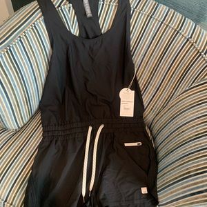 New with tags vuori medium black clementine romper. Perfect for summer